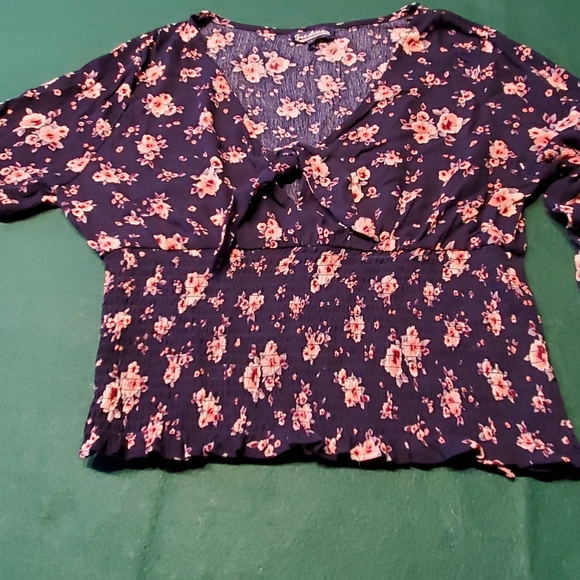 Freshman floral top - Picture 10 of 15